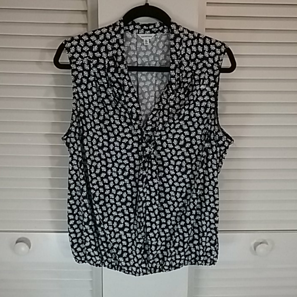 🔷️*Sleeveless Blouse with Tie at Neck NWOT